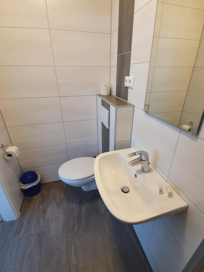 ארלנגן Gaestehaus Am Heuss-Platz מראה חיצוני תמונה